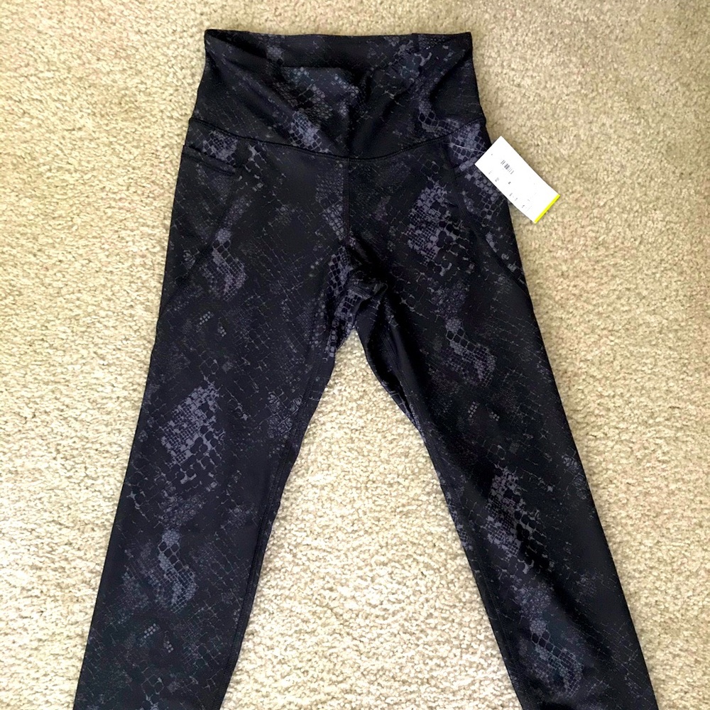 New with tags black Old Navy leggings.